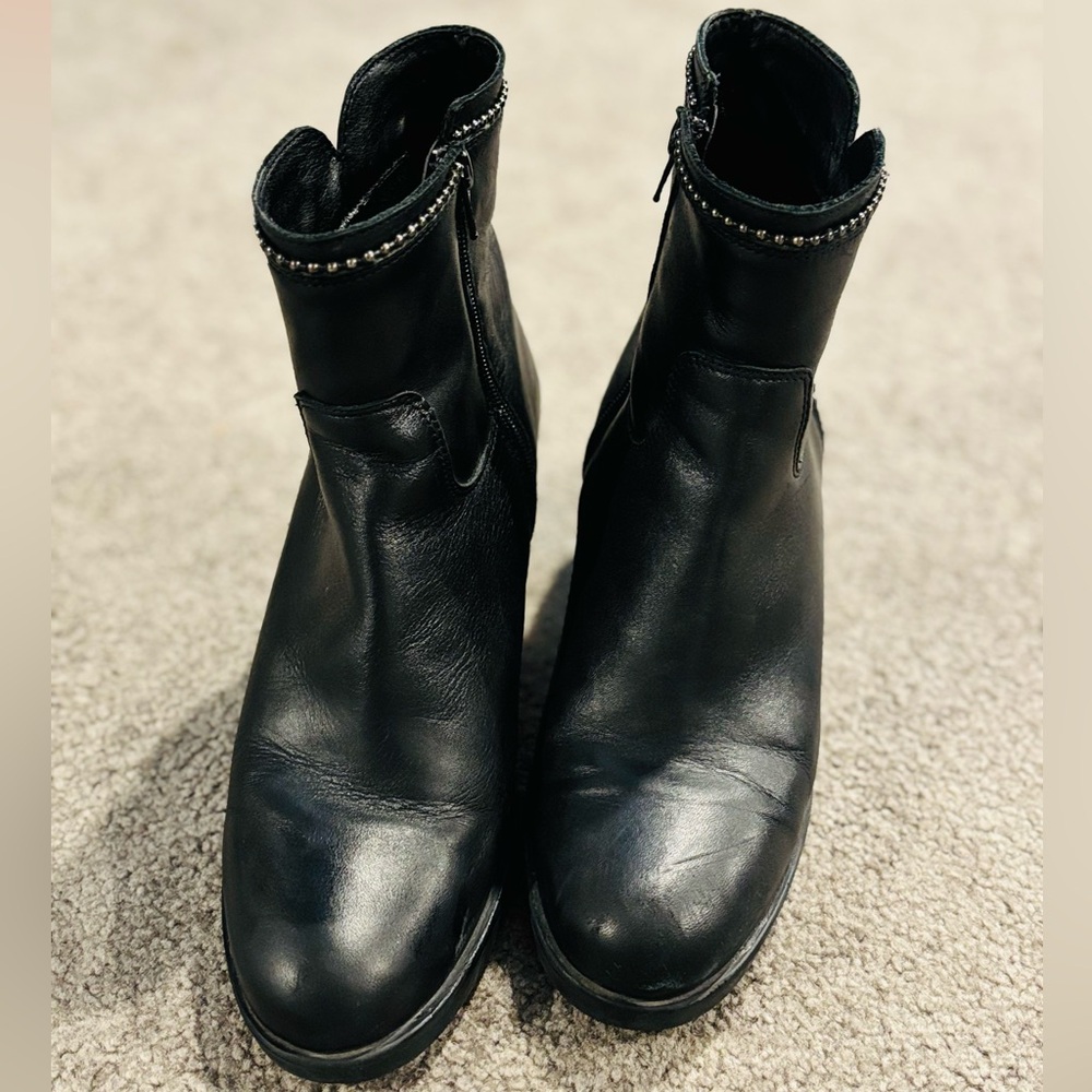 Rizzoli Black Ankle Boots Sleek Design